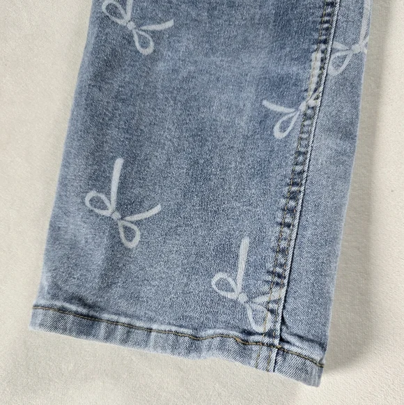 BAMBOO▪️Light Wash Straight Leg Jeans with Bow Design - Picture 6 of 9